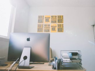 Schreibtisch im Home Office